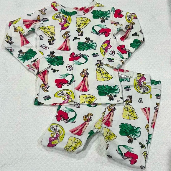 Gap pajamas, 4T (long sleeves and pants) - Picture 1 of 1